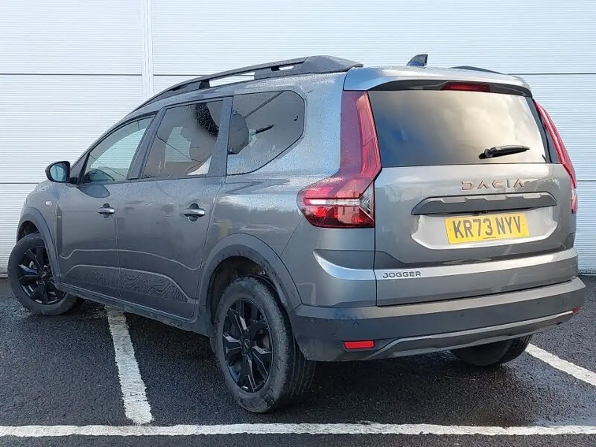 2023-dacia-jogger-10-tce-extreme-big-1