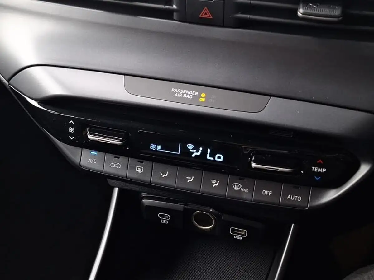 2024-hyundai-i20-10-t-gdi-premium-big-17