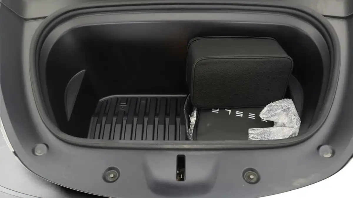 2020-tesla-model-3-e-long-range-big-18