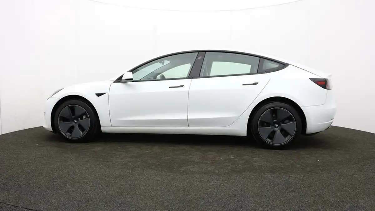 2020-tesla-model-3-e-long-range-big-70