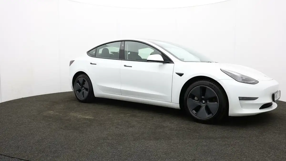 2020-tesla-model-3-e-long-range-big-46