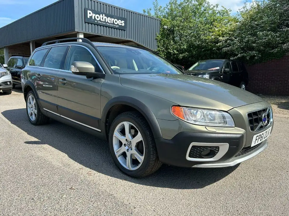 2011-volvo-xc70-24td-d5-se-lux-215bhp-geartronic-big-3