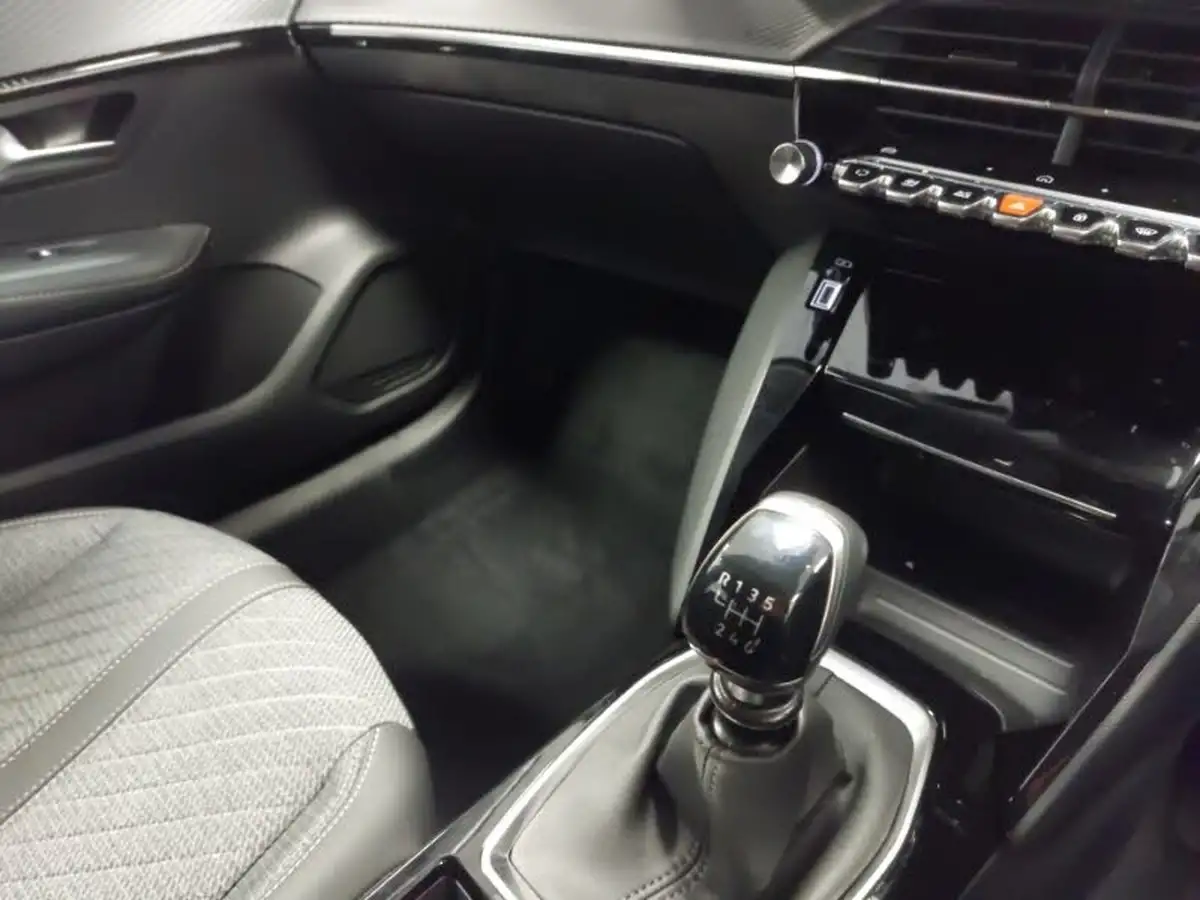 2024-peugeot-208-12-puretech-allure-big-17