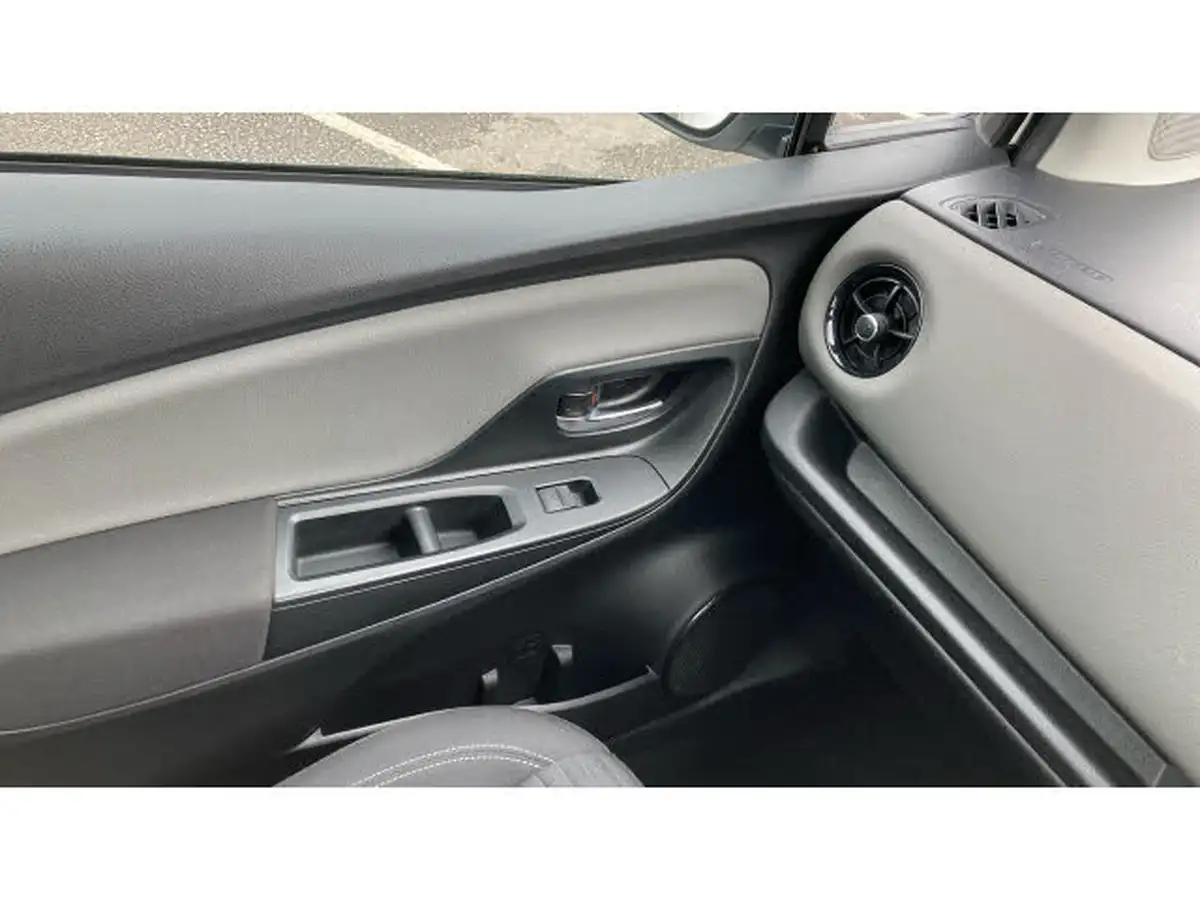 2017-toyota-yaris-15-vvt-i-icon-111bhp-big-24