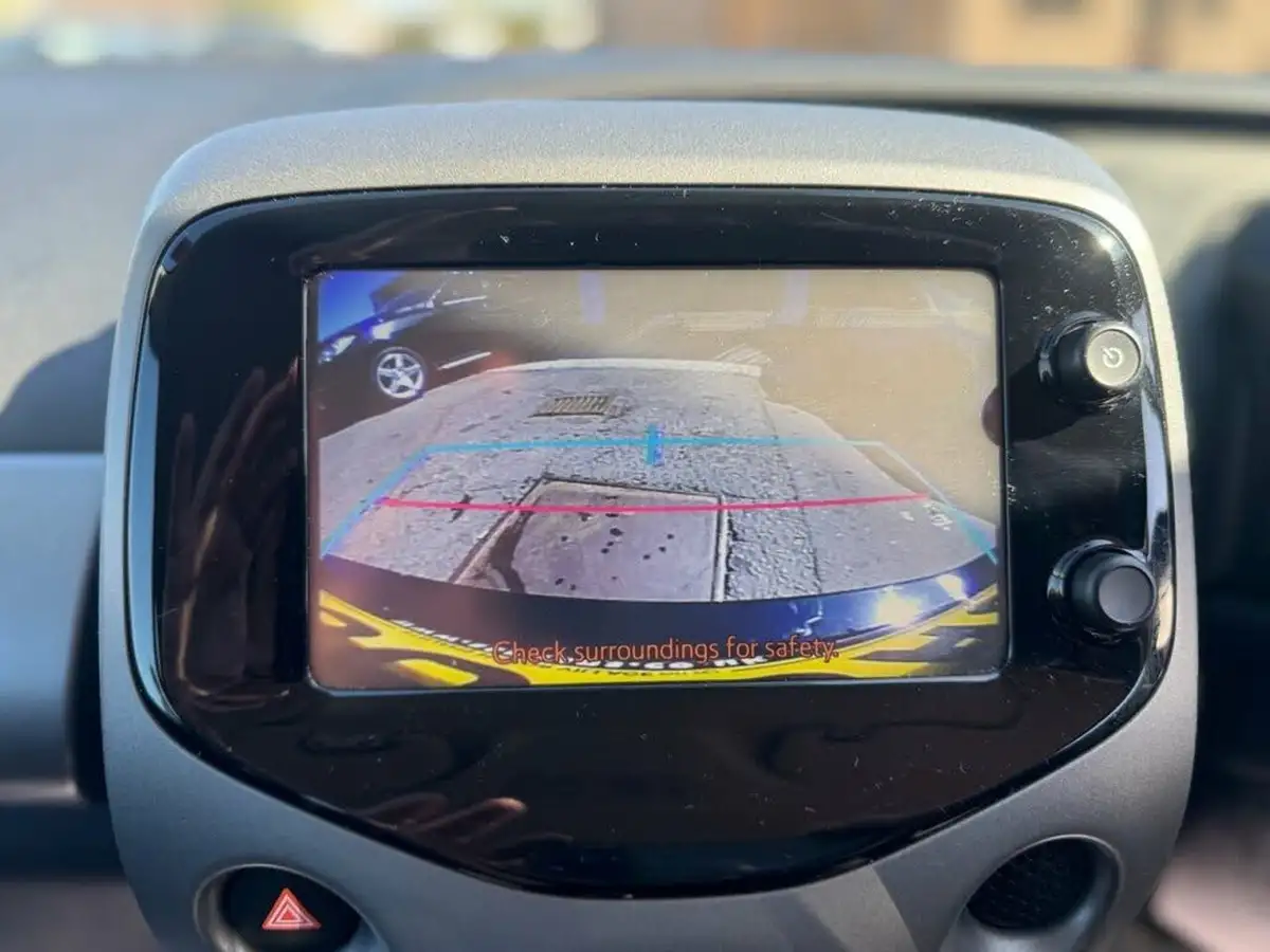 2019-toyota-aygo-10-vvt-i-x-play-tss-x-shift-big-16