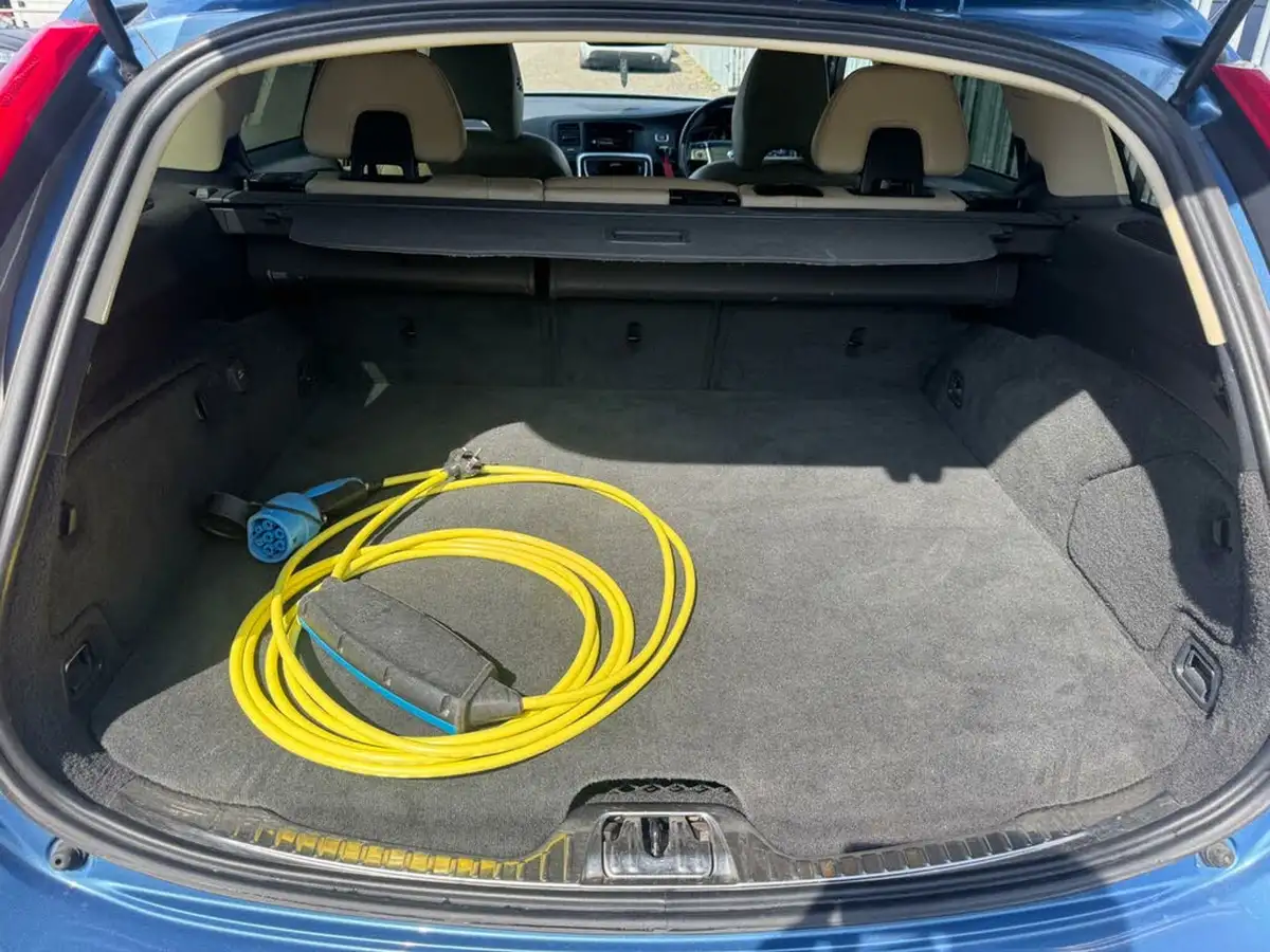 2014-volvo-v60-24td-d6-hybrid-big-39