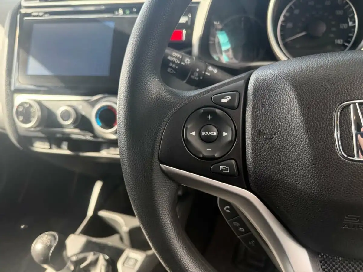 2017-honda-jazz-13-i-vtec-se-big-13