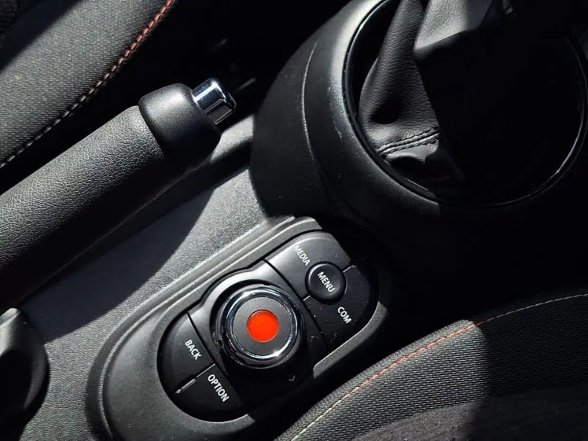 2020-mini-cooper-15-cooper-classic-nav-hatchback-3d-big-17