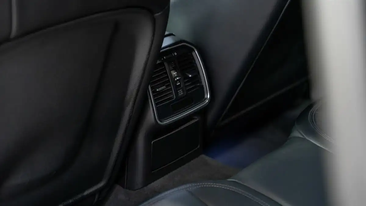 2014-porsche-macan-36-turbo-big-31