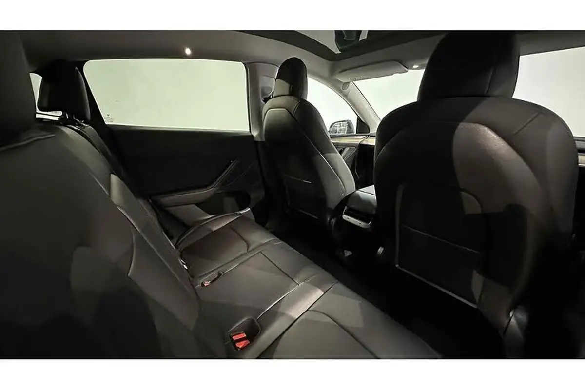 2022-tesla-model-y-e-long-range-big-22