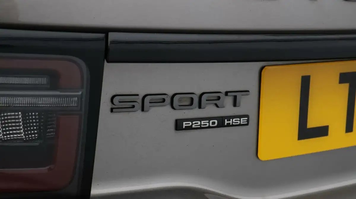 2020-land-rover-discovery-sport-20-p250-r-dynamic-hse-big-25