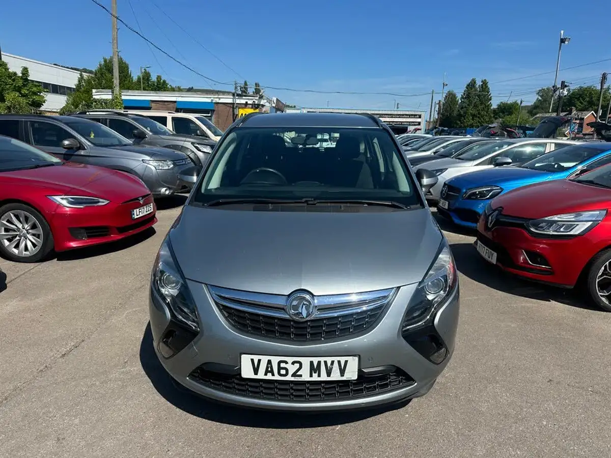2013-vauxhall-zafira-tourer-20td-exclusiv-165ps-auto-big-1