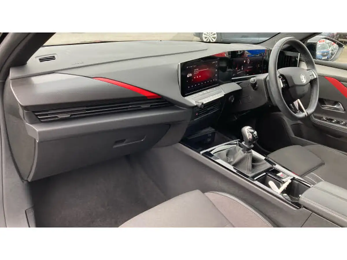 2022-vauxhall-astra-12-turbo-gs-line-hatchback-big-8