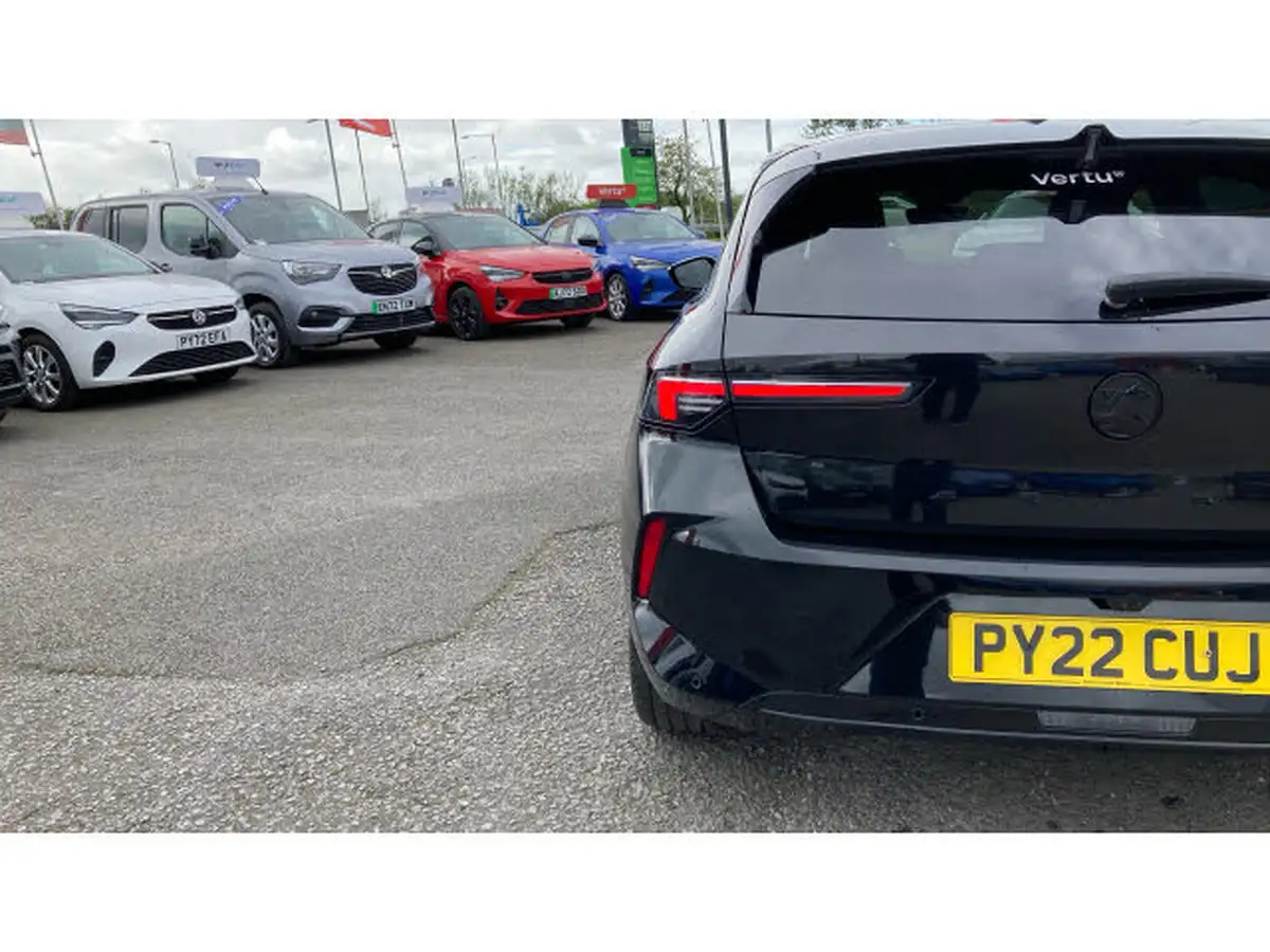 2022-vauxhall-astra-12-turbo-gs-line-hatchback-big-32