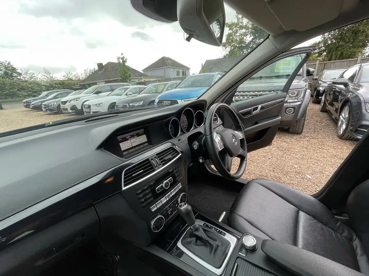 2013-mercedes-benz-c-class-21cdi-c220-cdi-executive-se-170bhp-saloon-4d-7g-tronic-plus-big-36