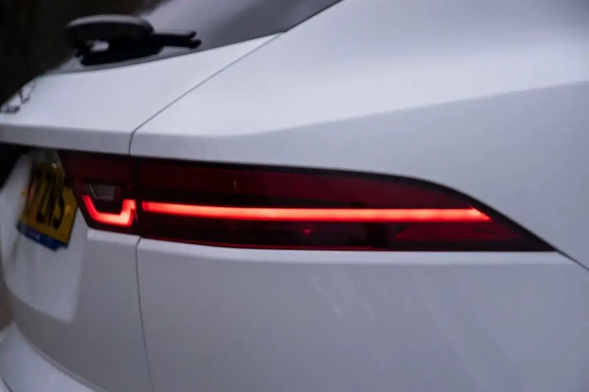 2021-jaguar-e-pace-20-d165-r-dynamic-se-big-43
