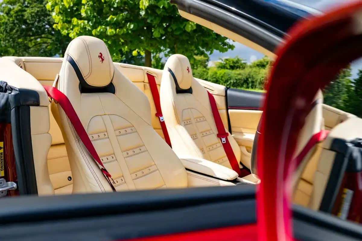 2015-ferrari-california-39-t-big-73