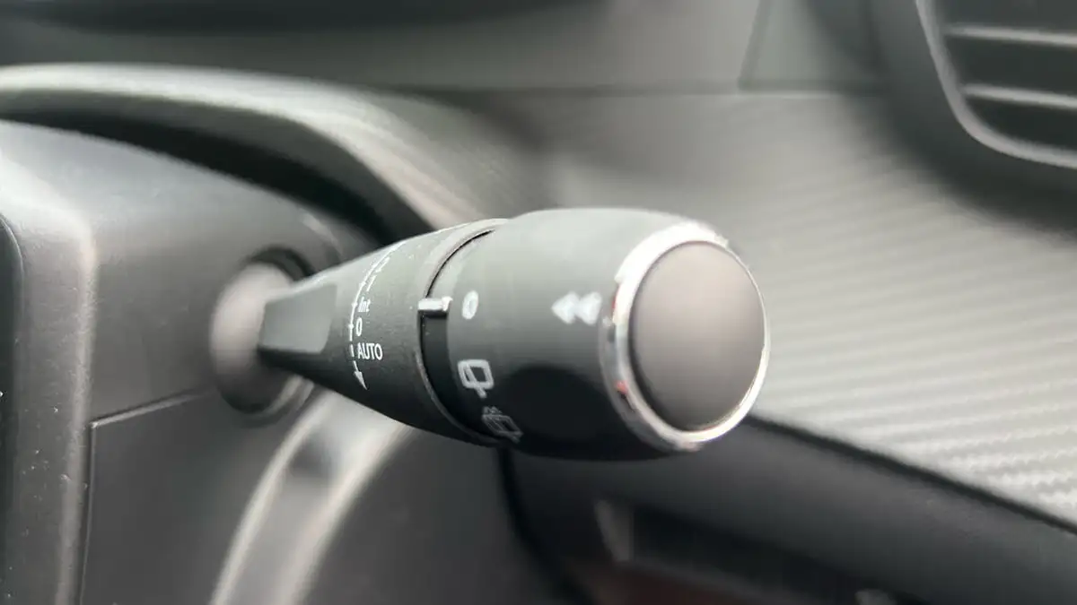 2024-peugeot-2008-suv-e-gt-136ps-50kwh-big-27