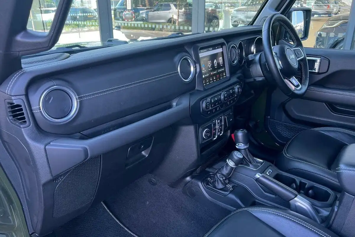 2021-jeep-wrangler-20-gme-80th-anniversary-5d-big-47