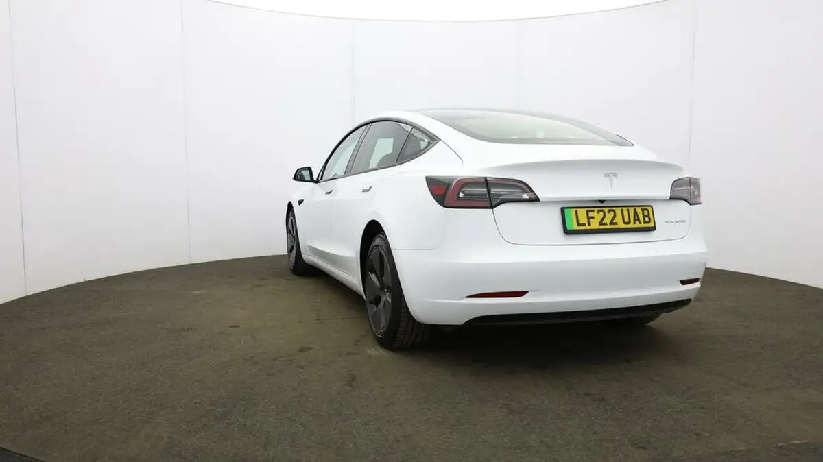 2022-tesla-model-3-e-long-range-big-32