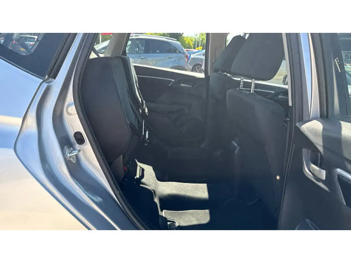 2020-honda-jazz-13-i-vtec-se-cvt-big-17