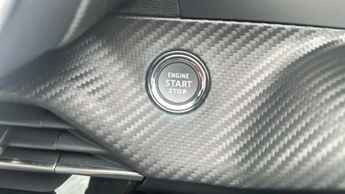 2023-peugeot-208-12-puretech-active-premium-100ps-eat8-big-39