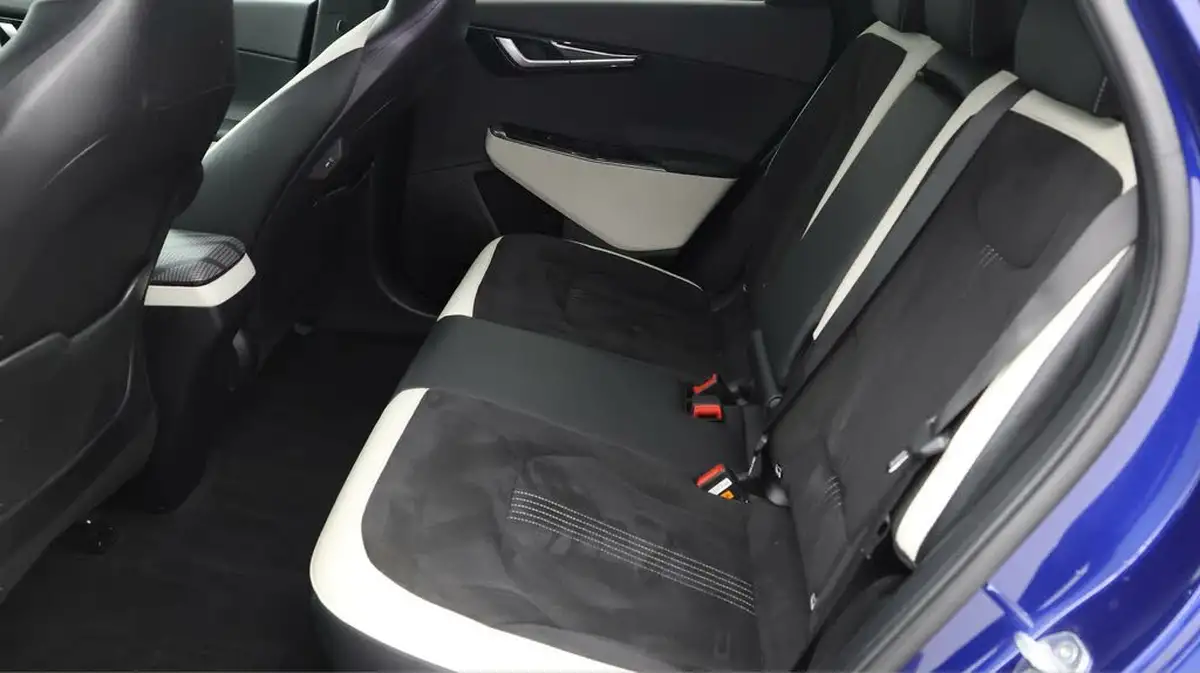 2022-kia-ev6-e-gt-line-320bhp-awd-heat-pump-big-15