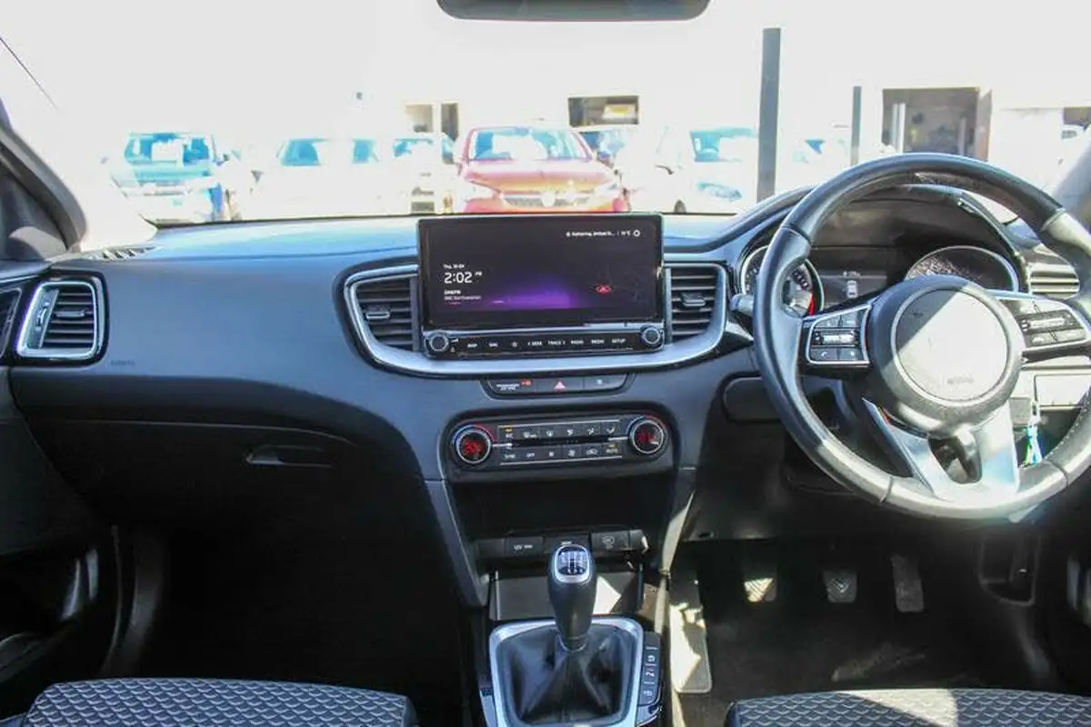 2022-kia-ceed-15-t-gdi-3-hatchback-big-20
