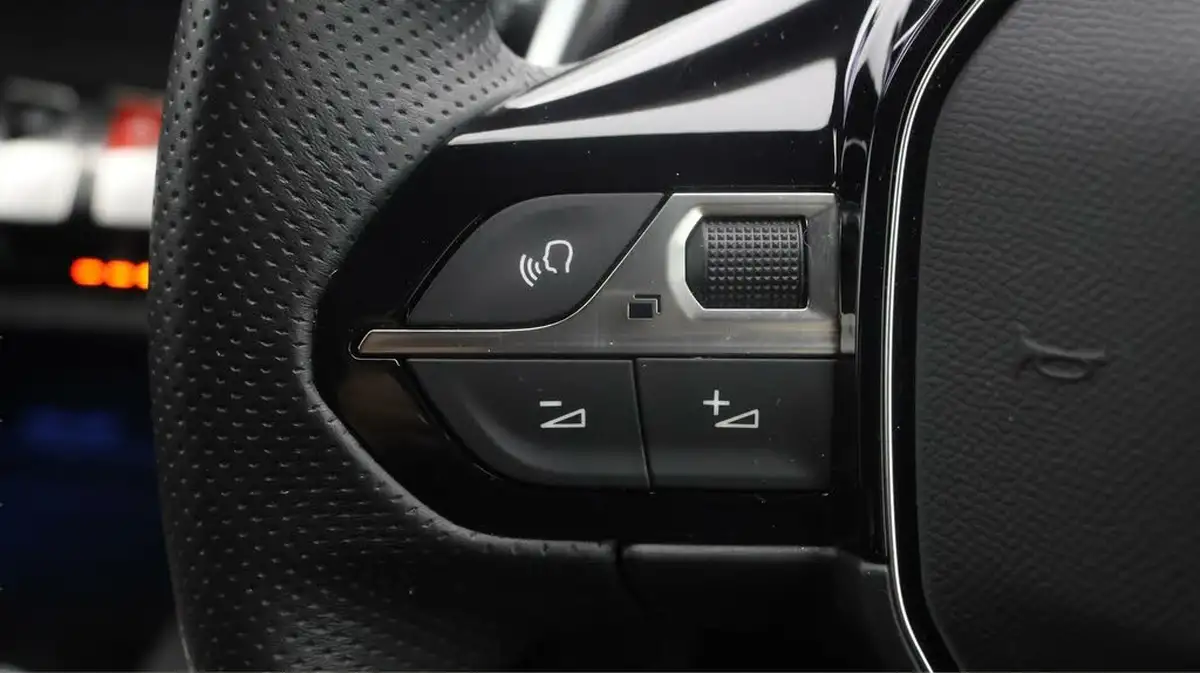 2020-peugeot-3008-suv-12-puretech-gt-line-eat8-big-21