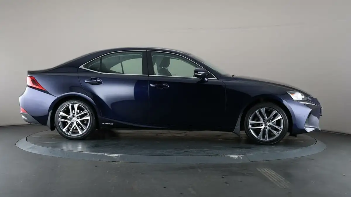 2019-lexus-is-300h-25-is-big-50