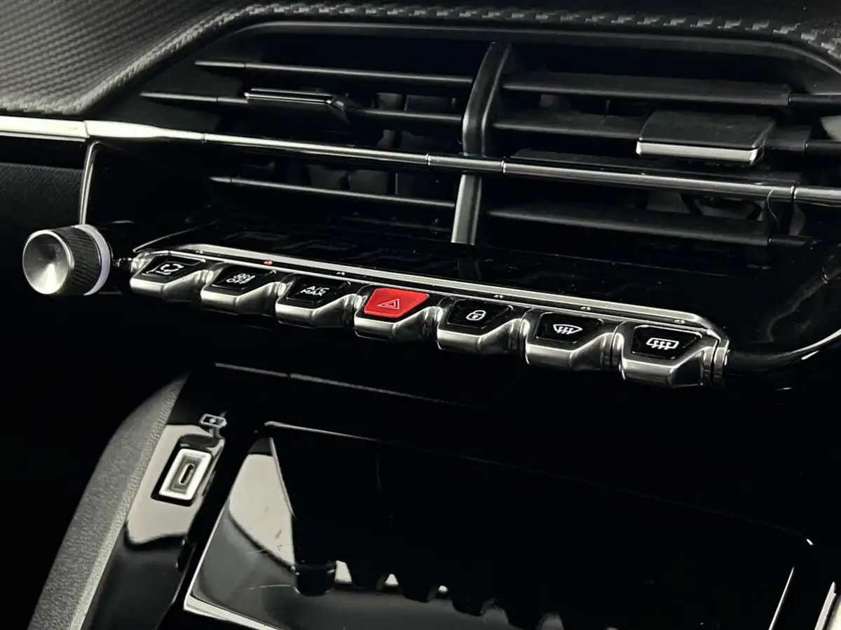 2021-peugeot-2008-suv-12-puretech-allure-100bhp-big-33