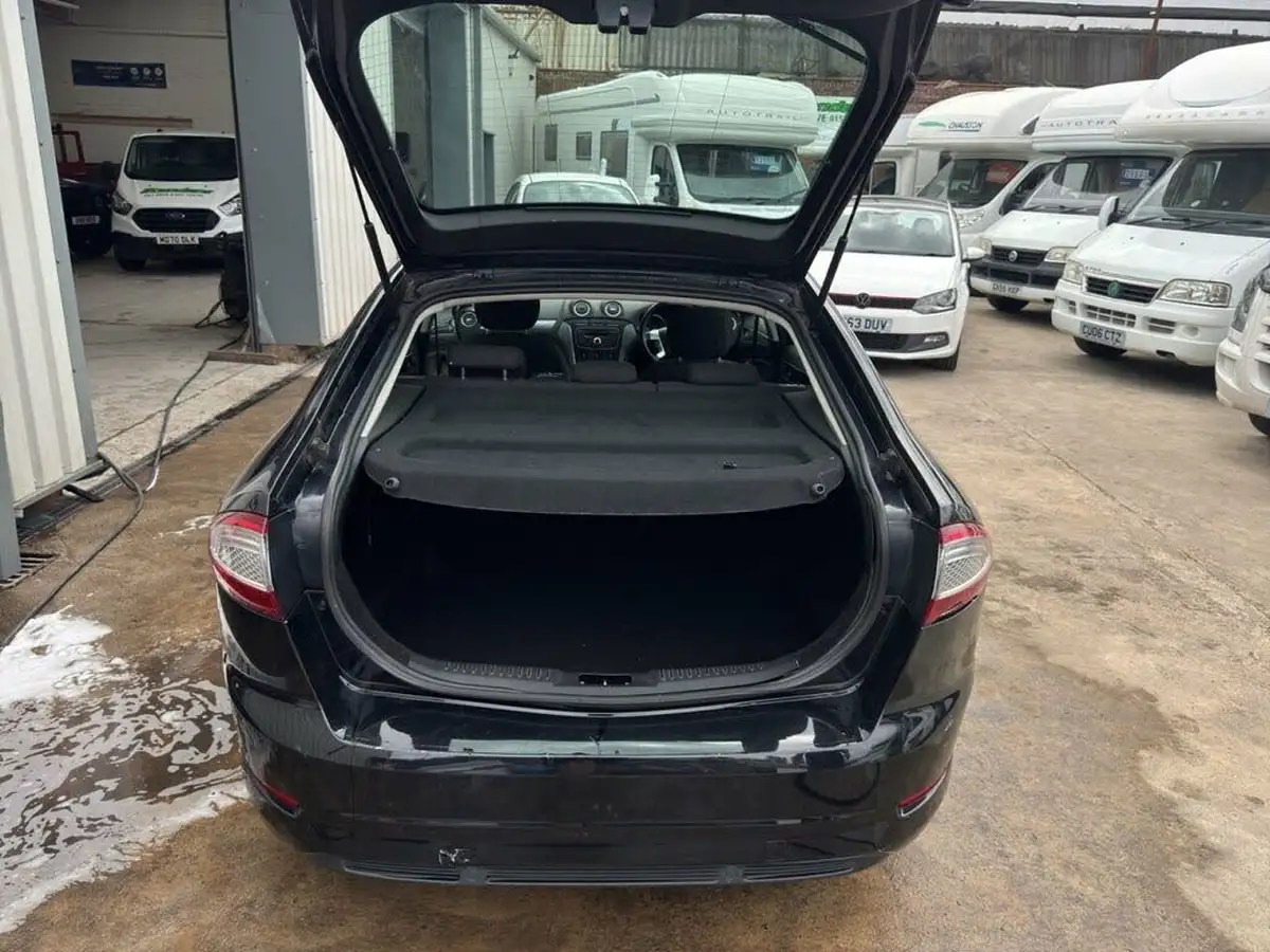 2012-ford-mondeo-20tdci-edge-140-hatchback-big-15