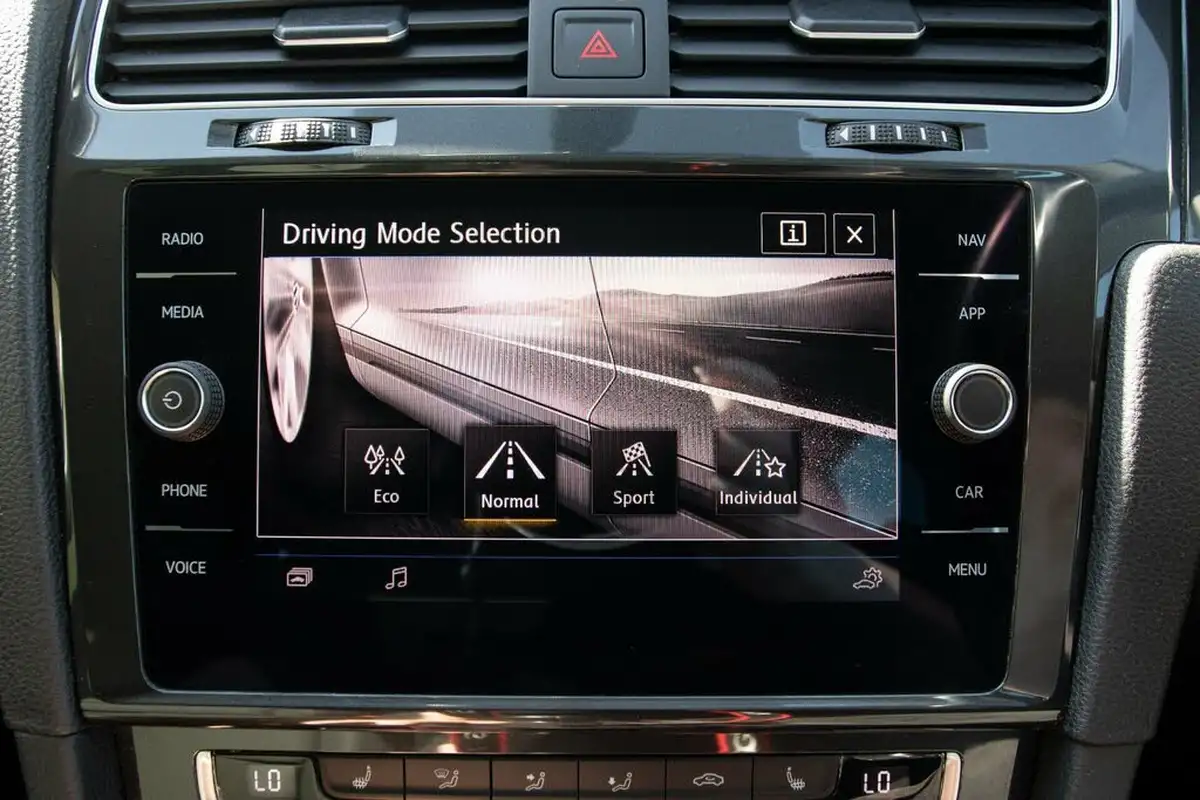 2020-volkswagen-golf-15-tsi-match-edition-150ps-hatchback-big-19