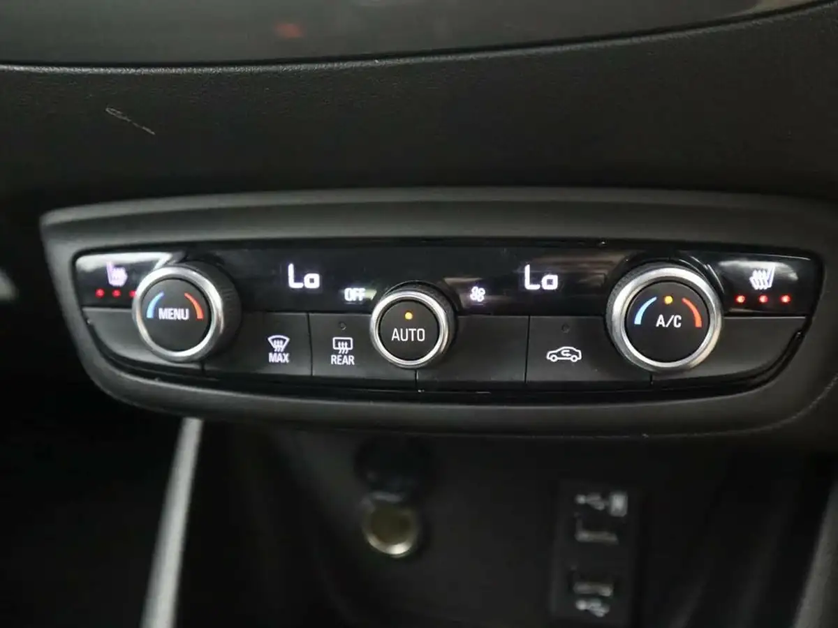 2023-vauxhall-crossland-big-20