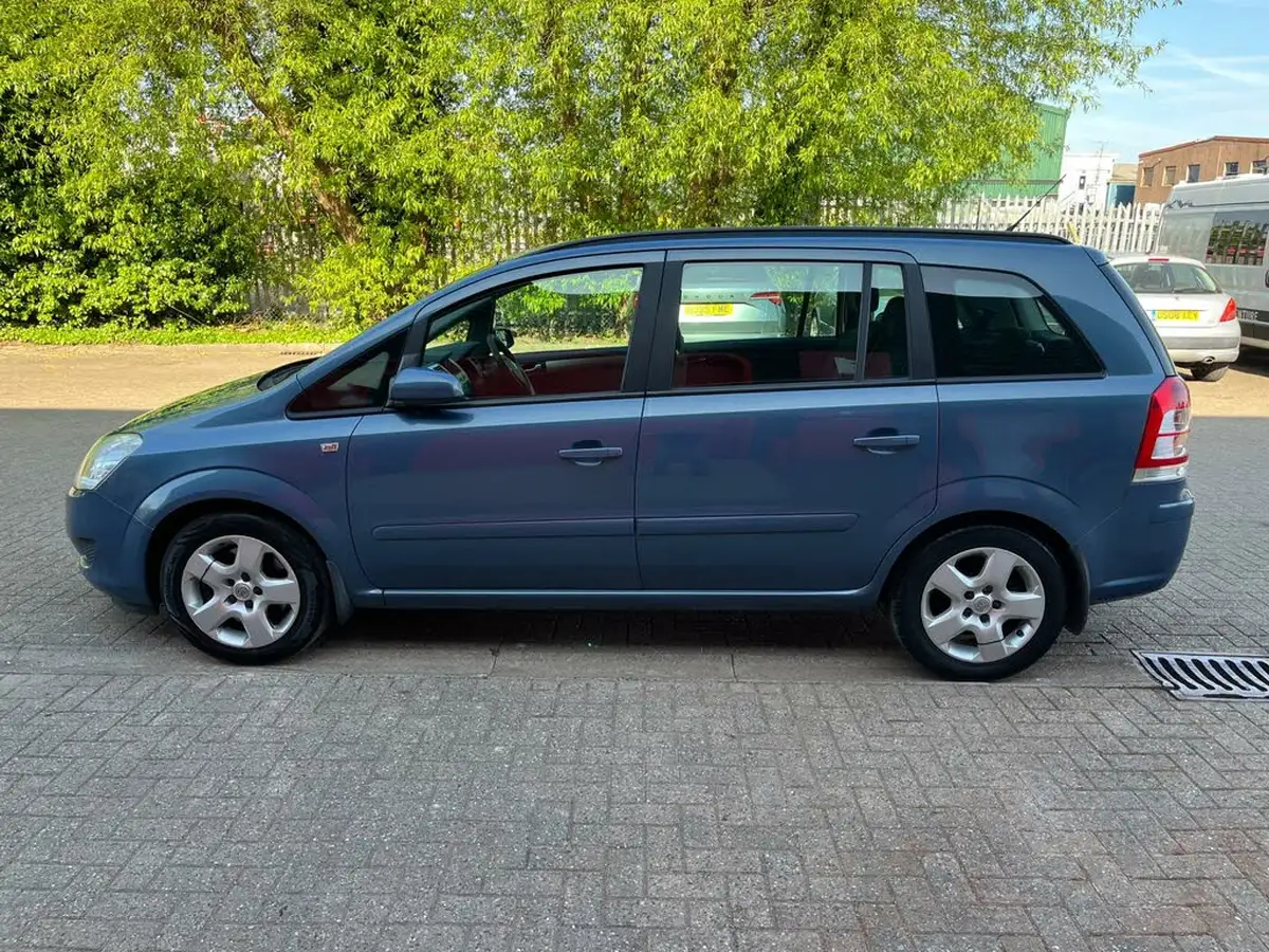 2008-vauxhall-zafira-22-exclusiv-direct-auto-big-3