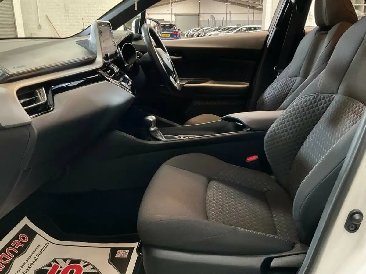 2020-toyota-c-hr-18-vvt-i-icon-parking-pack-big-26