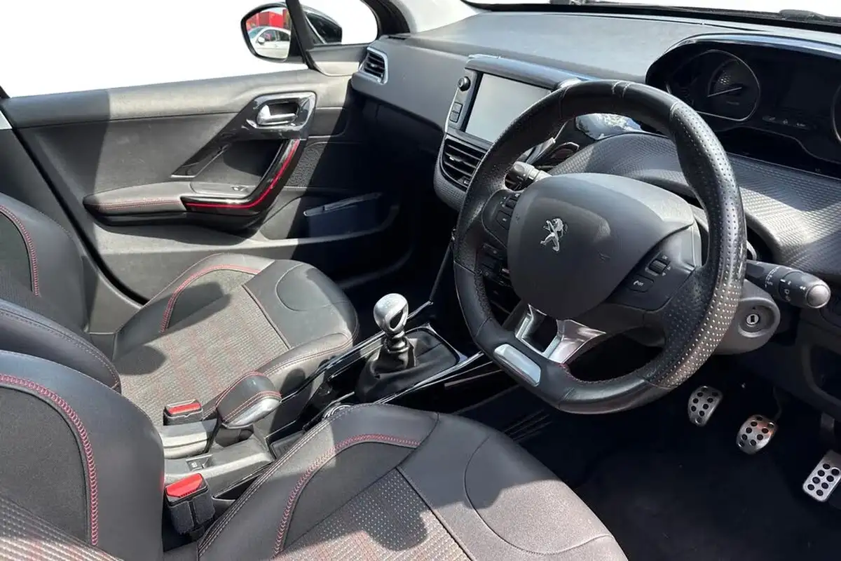 2016-peugeot-2008-suv-12-puretech-gt-line-130bhp-big-13