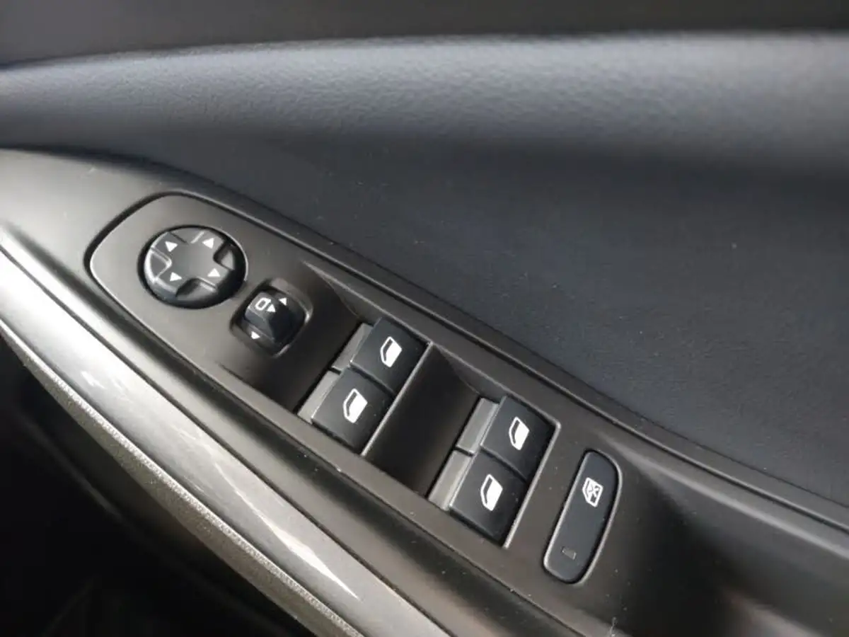 2021-vauxhall-grandland-x-12-griffin-auto-big-15