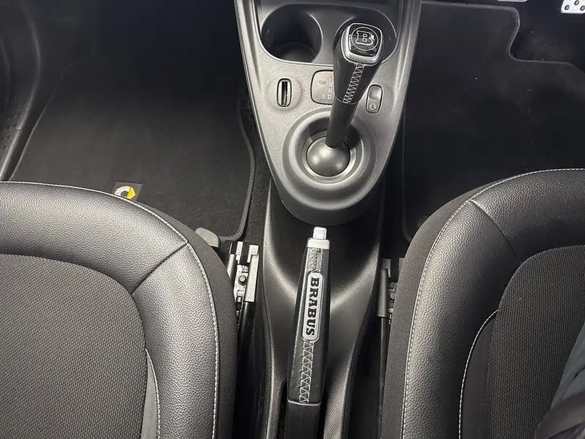 2017-smart-forfour-09-brabus-premium-big-14