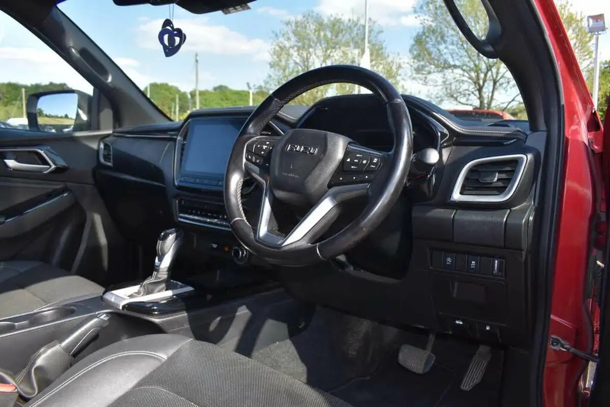 2022-isuzu-d-max-19td-v-cross-pick-up-auto-big-7