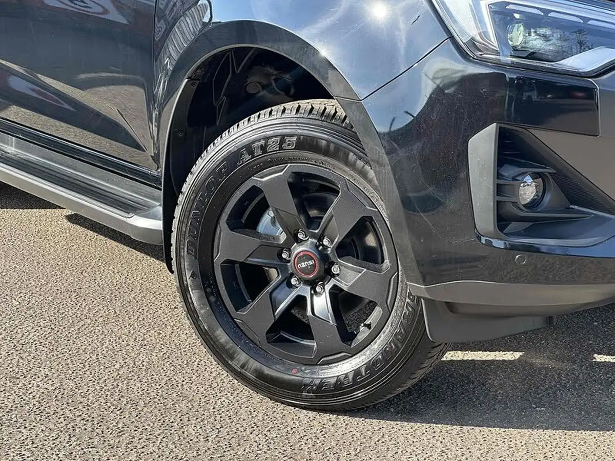 2025-isuzu-d-max-19td-v-cross-big-5