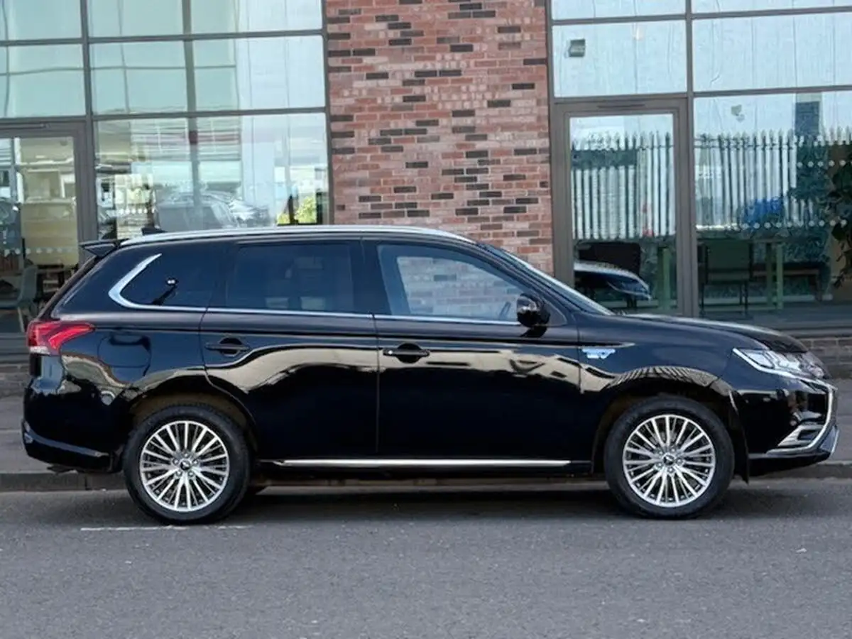 2021-mitsubishi-outlander-24-exceed-phev-big-32