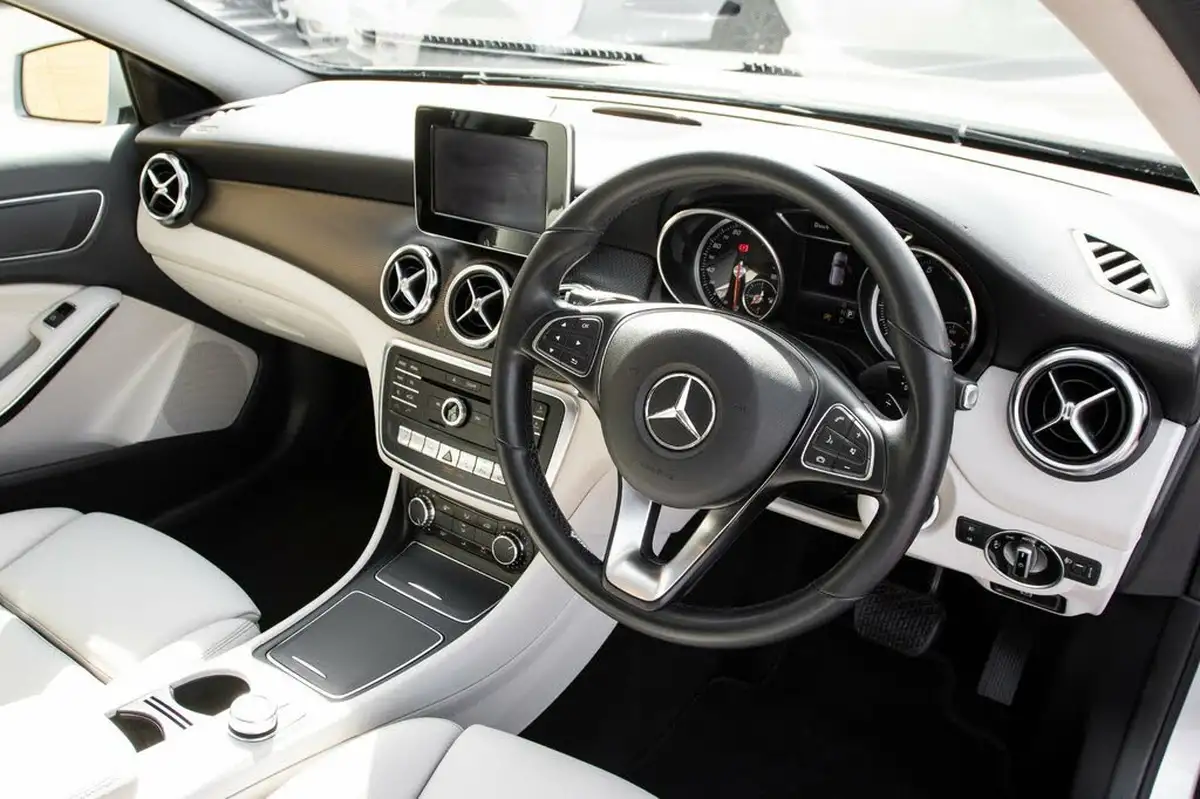 2018-mercedes-benz-gla-class-16-gla-200-se-156ps-executive-7g-dct-big-4