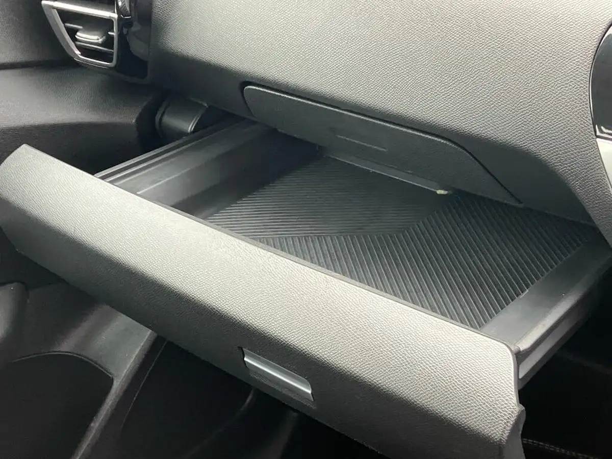 2021-citroen-c4-12-puretech-sense-plus-eat8-big-51