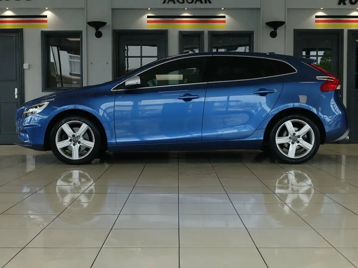 2019-volvo-v40-20-t2-r-design-edition-big-7