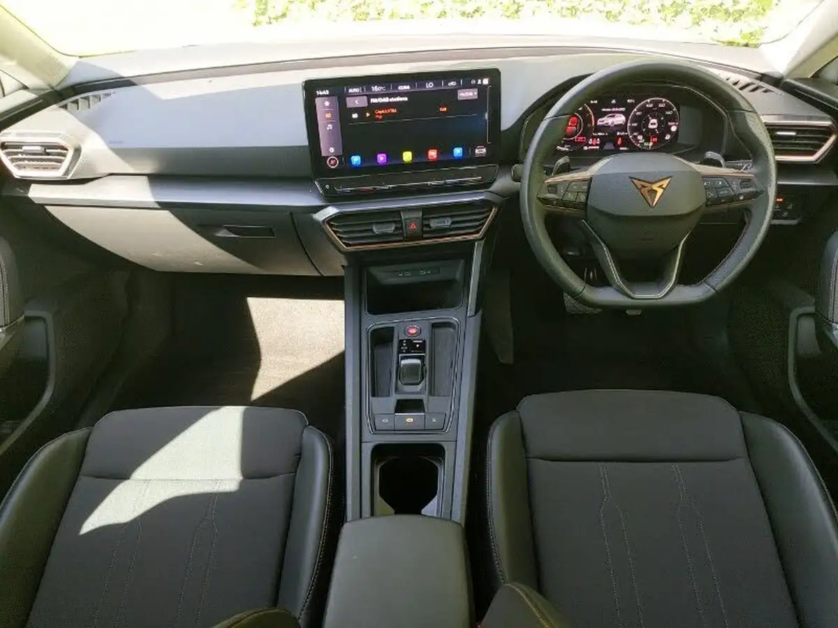 2024-cupra-leon-nf-15-etsi-v1-hatchback-big-2