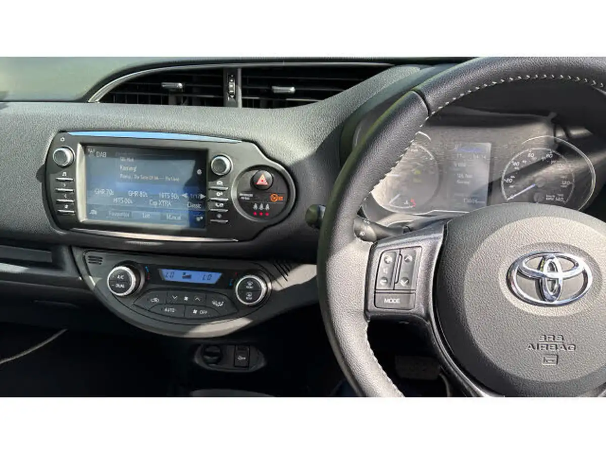 2020-toyota-yaris-15-vvt-i-y20-98bhp-hybrid-1497cc-e-cvt-big-7
