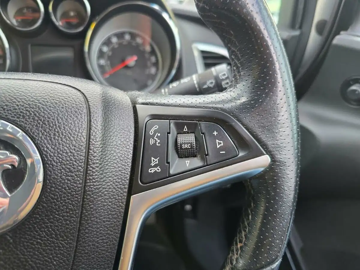 2012-vauxhall-astra-16-sri-vvt-16v-115ps-hatchback-5d-big-30