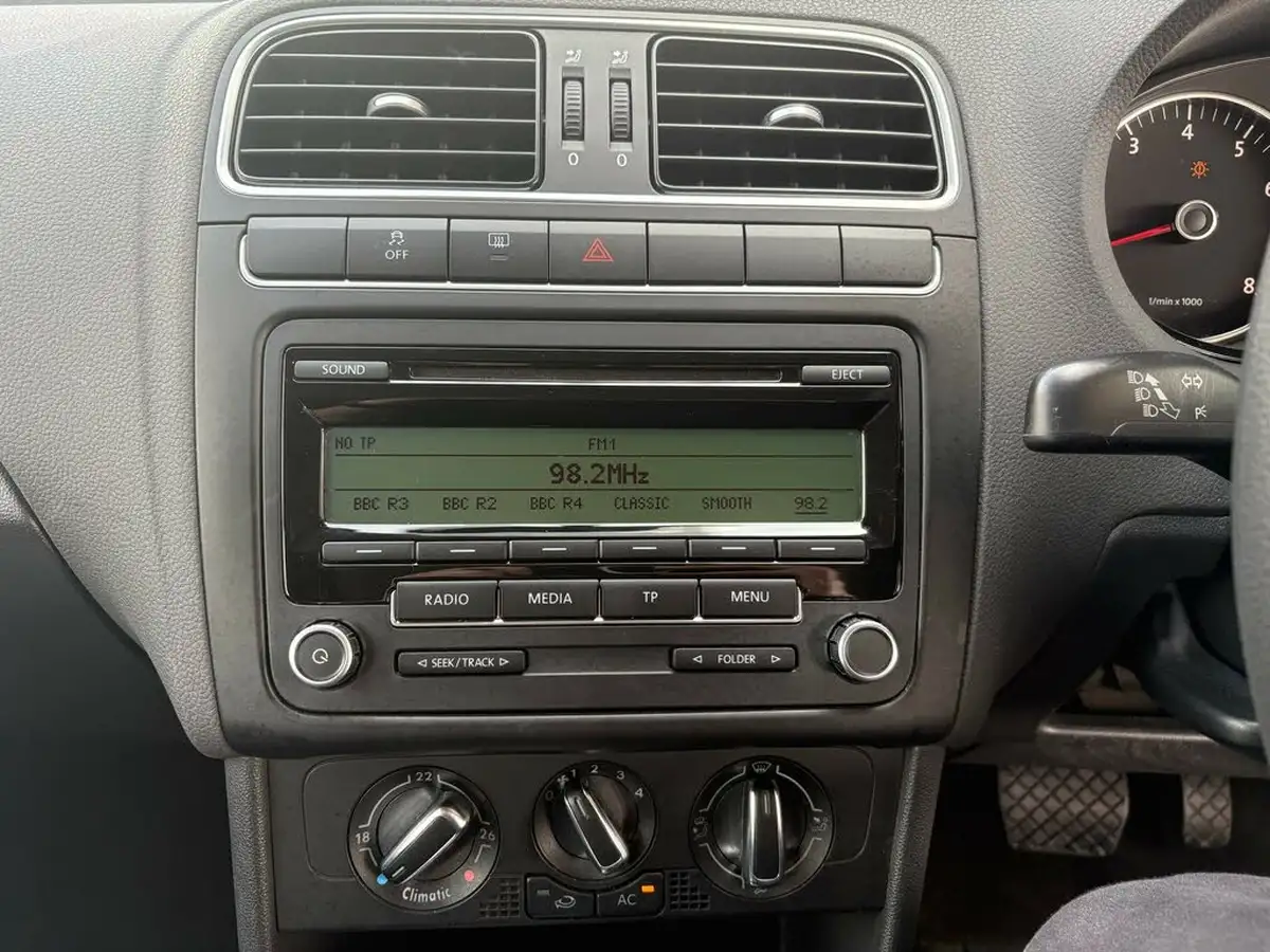 2010-volkswagen-polo-14-se-86ps-5d-dsg-big-15
