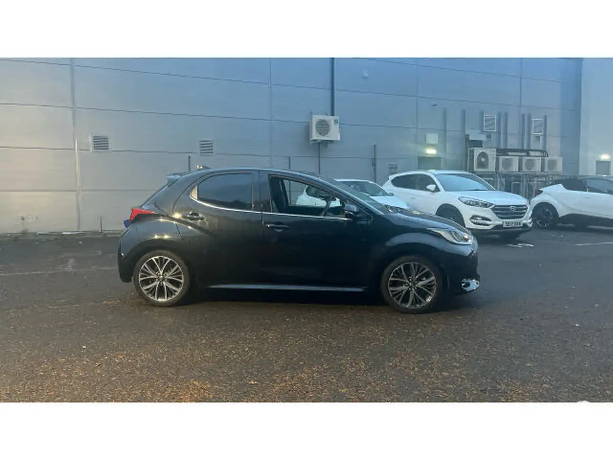 2022-toyota-yaris-cross-15-vvt-i-excel-city-packpan-roof-big-15
